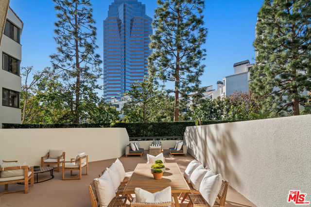 2131 Century Park Lane, Los Angeles CA: https://media.crmls.org/mediaz/574496f5-7821-45cb-b8bc-70ae9599e1c7.jpg