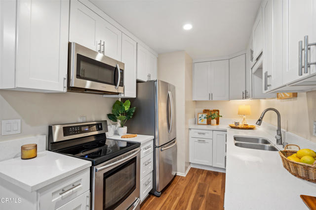 Detail Gallery Image 1 of 30 For 138 S Bryn Mawr St #39,  Ventura,  CA 93003 - 3 Beds | 2 Baths