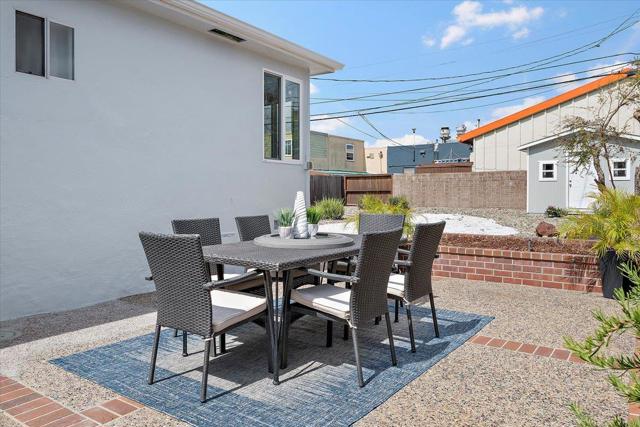 227 Poinsettia Avenue, San Mateo CA: https://media.crmls.org/mediaz/57454c17-c18b-4aa1-8c3c-8378fe5d821c.jpg