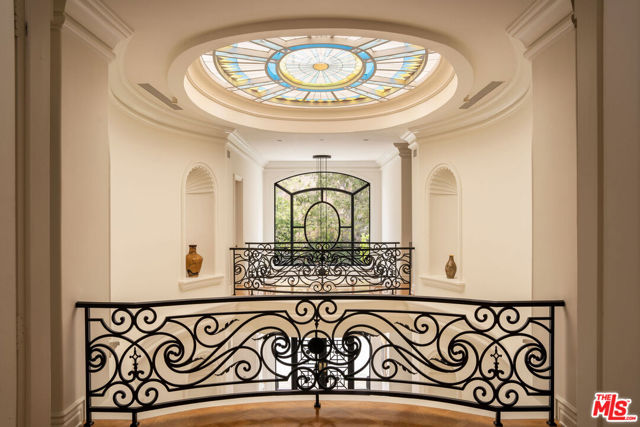 10509 Vestone Way, Los Angeles CA: https://media.crmls.org/mediaz/5745977d-e618-4278-8716-8bf6751c6bba.jpg