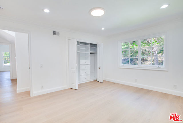 10221 Briarwood Drive, Los Angeles CA: https://media.crmls.org/mediaz/57468f4b-092e-45e6-8c92-0128c4c0bfc3.jpg