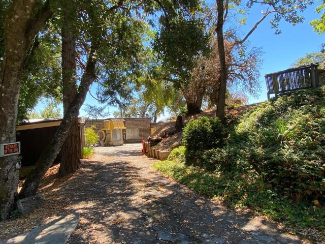 21460 Bear Creek Road, Los Gatos CA: https://media.crmls.org/mediaz/5746c437-843f-41c6-b370-618737f869da.jpg