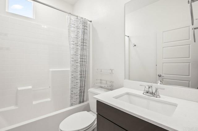 5140 Calle Sand Arch, San Diego CA: https://media.crmls.org/mediaz/5746edc6-a734-4006-ba1f-543c34d80dd1.jpg