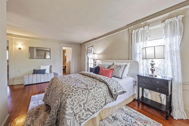 4229 Saint James Place, San Diego CA: https://media.crmls.org/mediaz/57471835-3dd5-4516-9d1b-010b7f09a48e.jpg
