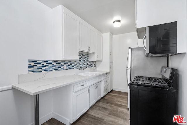 1657 Colby Avenue, Los Angeles CA: https://media.crmls.org/mediaz/5747e2e0-4d85-4415-97de-8209ab0e12ab.jpg