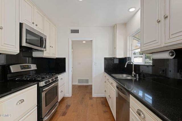 Detail Gallery Image 8 of 25 For 5632 Pembroke St, Ventura,  CA 93003 - 3 Beds | 2 Baths