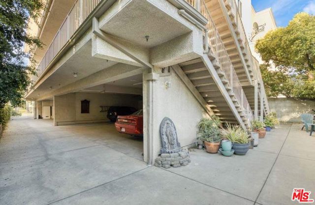11508 Moorpark Street photo 4
