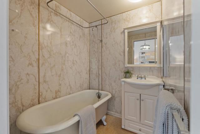 1690 Cordilleras Road, Redwood City CA: https://media.crmls.org/mediaz/5748adca-0794-4173-927c-631fa350f028.jpg