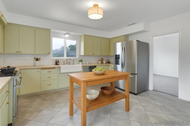 9226 Briercrest Dr, La Mesa CA: https://media.crmls.org/mediaz/5748b1f6-4219-47cd-8ed4-de9046666817.jpg