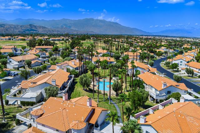 172 Torrey Pine Drive, Palm Desert CA: https://media.crmls.org/mediaz/574961e2-fd83-43c0-8936-41f5ff614625.jpg