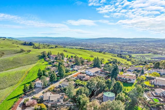 3735 Oak Canyon Lane, Morgan Hill CA: https://media.crmls.org/mediaz/574968f6-1f39-4233-9a2c-c09f53452f2a.jpg