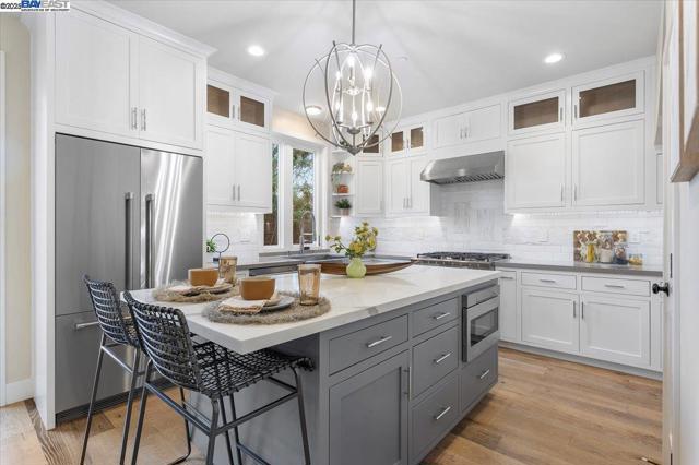 1002 Middle Ave, Menlo Park CA: https://media.crmls.org/mediaz/574a05d2-4743-4519-bda3-df674ae67deb.jpg