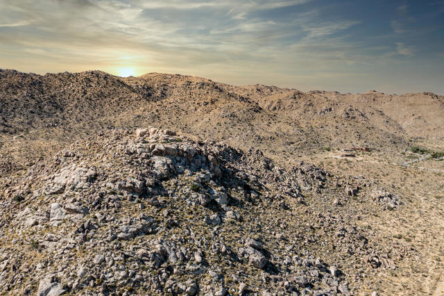 61093 Prescott Trail, Joshua Tree CA: https://media.crmls.org/mediaz/574a0f15-bfa3-497a-9b82-300c5853235c.jpg