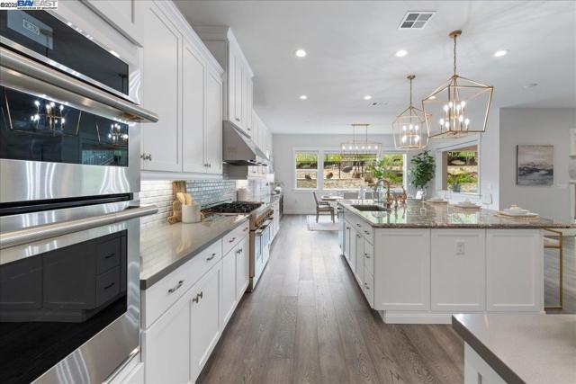 7259 Lembert Hills Dr, Dublin CA: https://media.crmls.org/mediaz/574a13d8-39dd-476d-a844-b703c747063a.jpg