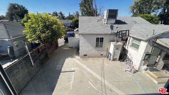 19040 Bassett Street, Reseda CA: https://media.crmls.org/mediaz/574a5c42-0874-401e-aeed-3ff5623bf12e.jpg