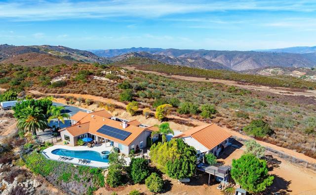 1185 Cedar Summit Drive, Ramona CA: https://media.crmls.org/mediaz/574af285-73a2-405c-9315-340a26971244.jpg