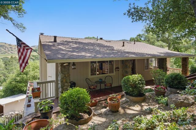 3648 Morgan Territory Rd, Clayton CA: https://media.crmls.org/mediaz/574b562f-305e-402c-b7a9-ec63115a9bf4.jpg
