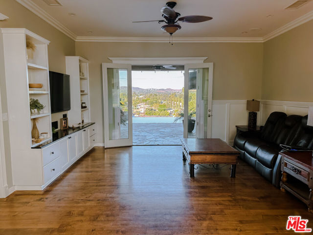 391 Dryden Street photo 3