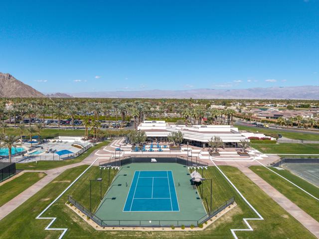 79798 Olympia, La Quinta CA: https://media.crmls.org/mediaz/574bc225-7f3f-4e81-a353-1e508b376555.jpg