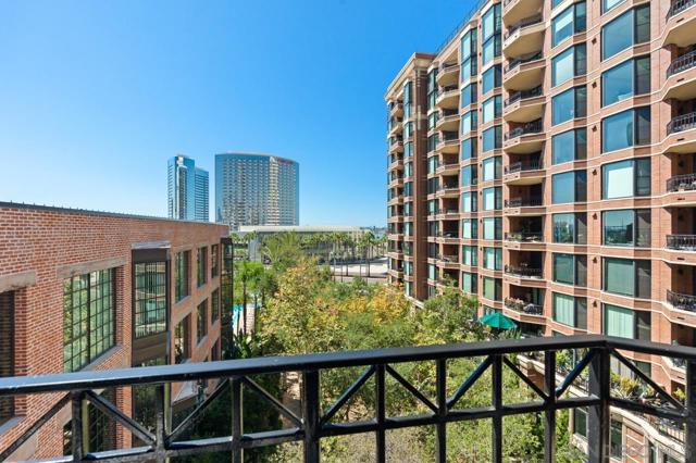 500 W Harbor Dr, San Diego CA: https://media.crmls.org/mediaz/574c59e3-1641-44ab-bdeb-423eecf630f8.jpg