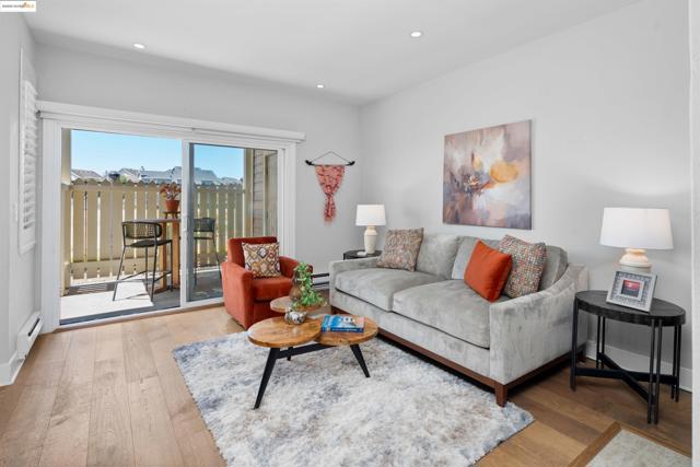 197 Lakeshore Ct, Richmond CA: https://media.crmls.org/mediaz/574c8811-6aa0-40e6-a627-9ac6d7694e0d.jpg