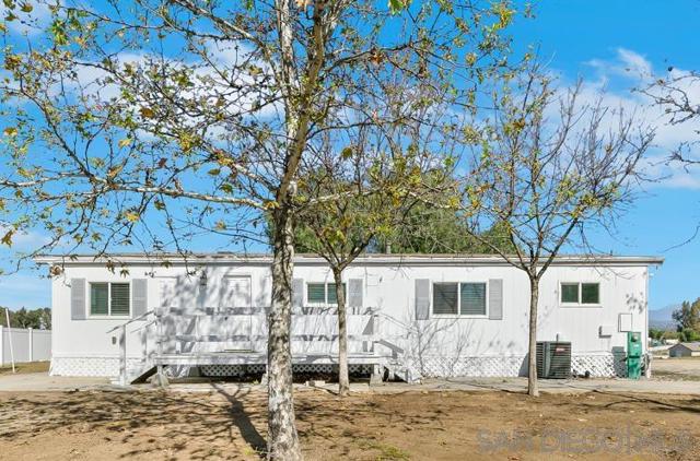 41955 Altanos Road, Temecula CA: https://media.crmls.org/mediaz/574c9ff4-4e5a-444e-a7e5-b3db1d159d56.jpg