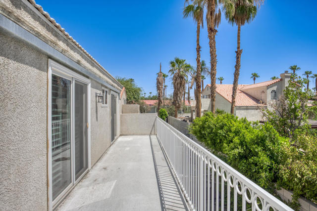 41950 Maryn Court, Palm Desert CA: https://media.crmls.org/mediaz/574cd9ba-9011-4f3d-bc1e-6119fceed896.jpg