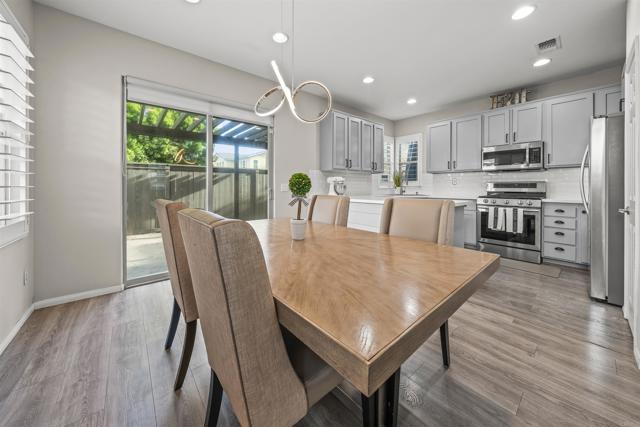 2194 Honeybee Street, Chula Vista CA: https://media.crmls.org/mediaz/574d2e29-8a9c-4705-8677-897070a411b2.jpg