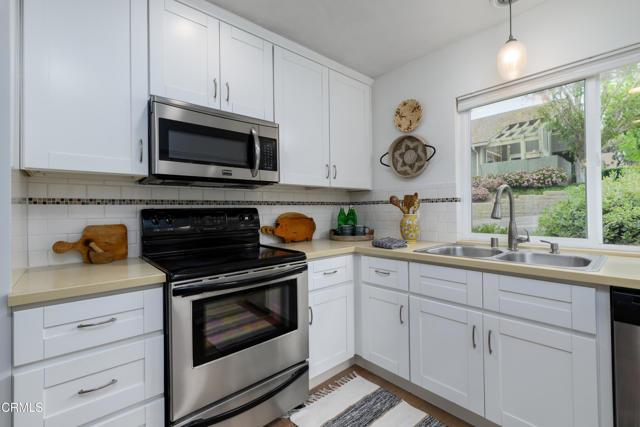 599 Rio Grande Circle, Thousand Oaks CA: https://media.crmls.org/mediaz/574d2e62-cec1-4223-9d9b-cc80bebddf36.jpg