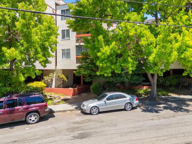 288 Whitmore Street, Oakland CA: https://media.crmls.org/mediaz/574d4773-39b4-439d-a344-857689133e2d.jpg