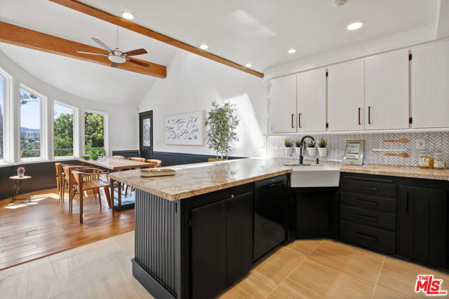 3553 Cody Road, Sherman Oaks CA: https://media.crmls.org/mediaz/574d8522-60e2-474d-85b3-b71c8f4ed5bb.jpg