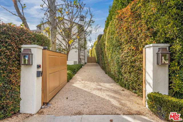 Drew Fenton | 131 S Carmelina Avenue Los Angeles CA | MLS: 7025814