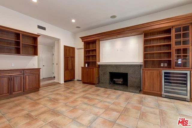 17181 Avenida De La Herradura, Pacific Palisades CA: https://media.crmls.org/mediaz/574df4a1-c4a0-44d1-92fd-ca96dcbaa052.jpg