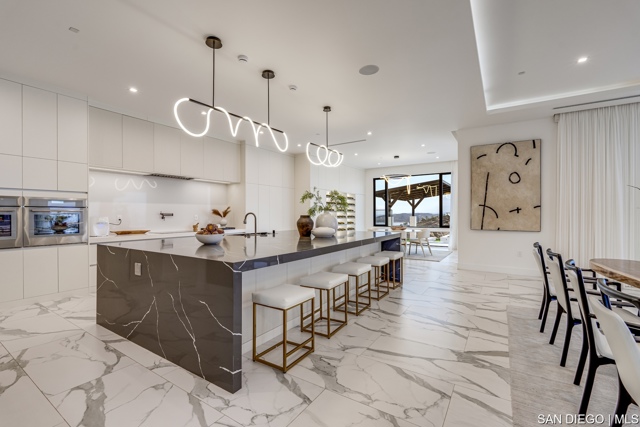 18386 Avenida Apice, Rancho Santa Fe CA: https://media.crmls.org/mediaz/574e6ed8-f56e-4f49-ac58-3060a5850e62.jpg