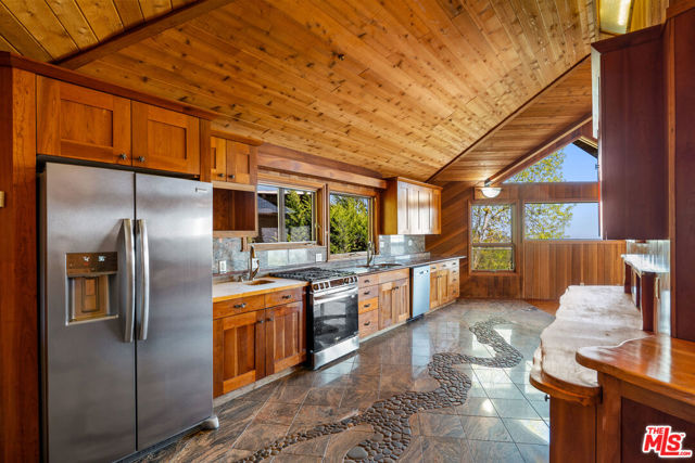 440 Mariposa Drive, Ventura CA: https://media.crmls.org/mediaz/574e7dd0-75d3-4554-97c2-54cae11d0748.jpg
