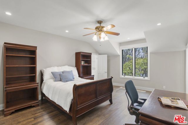 15515 Collina Strada, Los Angeles CA: https://media.crmls.org/mediaz/574ec978-6024-43d4-aa87-3031f4c49033.jpg