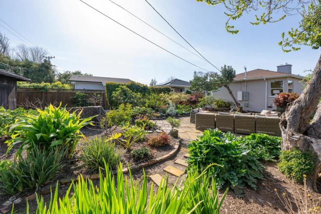 406 Poinsettia Avenue, San Mateo CA: https://media.crmls.org/mediaz/574f25aa-f62a-441d-afff-cf7fdce3444d.jpg