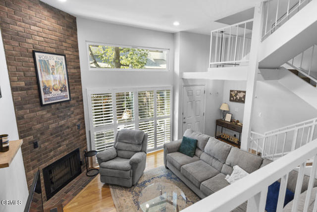 Detail Gallery Image 7 of 31 For 13561 Valerio St a,  Van Nuys,  CA 91405 - 3 Beds | 3 Baths