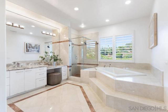 6617 Muirlands Dr, La Jolla CA: https://media.crmls.org/mediaz/575025e7-3d3f-48c6-b7fd-c460ec433ec5.jpg