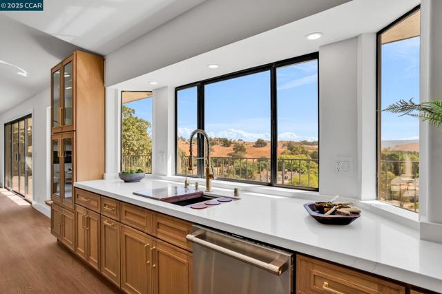 5505 Old School Rd, Pleasanton CA: https://media.crmls.org/mediaz/57503f75-2987-4b87-afcc-c9115481ec8c.jpg