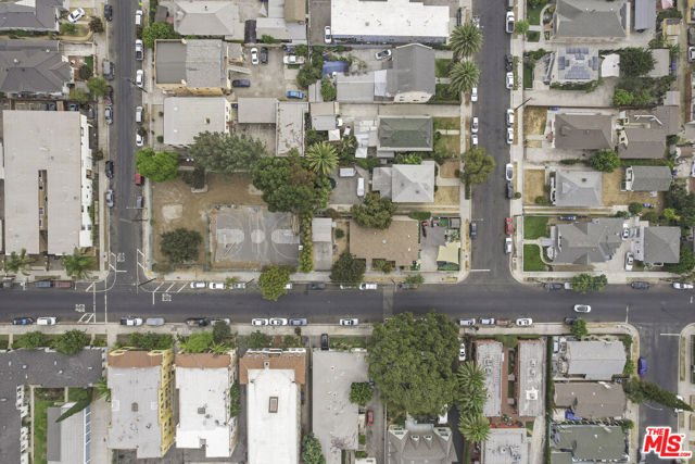 1535 W 28th Street, Los Angeles CA: https://media.crmls.org/mediaz/575045e3-67c3-4c53-acb8-8c19bc37a1ce.jpg