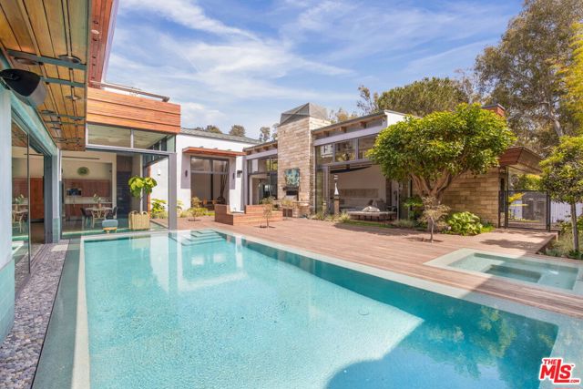 345 W Channel Road, Santa Monica CA: https://media.crmls.org/mediaz/57504854-1a41-4006-ba5a-8235c450cdad.jpg