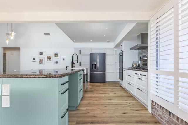 6641 Murray Park Dr, San Diego CA: https://media.crmls.org/mediaz/5750a908-e4a2-4a77-878f-354d6e907096.jpg