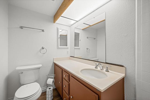 593 Parkview Dr, Lake Elsinore CA: https://media.crmls.org/mediaz/57510636-632c-4604-8213-f4e76674a64a.jpg