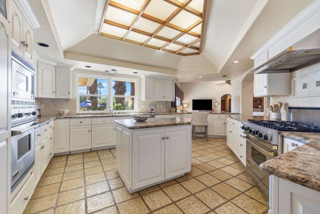 50180 Vista Montana Road, La Quinta CA: https://media.crmls.org/mediaz/57511c1f-0a7b-4c17-9d99-39e9d4d76c2e.jpg