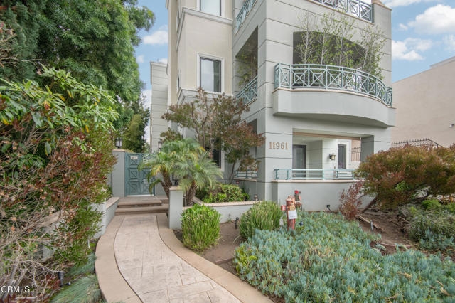 Detail Gallery Image 43 of 45 For 11961 Darlington Ave #3,  Los Angeles,  CA 90049 - 4 Beds | 3 Baths