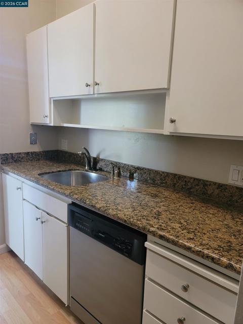 310 N Civic Dr., Walnut Creek CA: https://media.crmls.org/mediaz/5751876f-545e-4df6-bb0d-da0a91aa7cc1.jpg