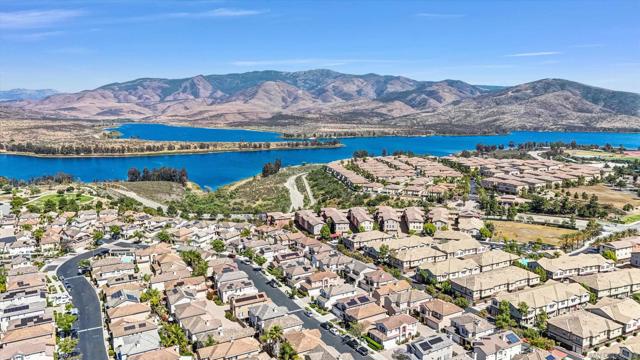 2816 Weeping Willow Rd, Chula Vista CA: https://media.crmls.org/mediaz/5752745a-9948-44bb-aa07-2d399fe829dd.jpg