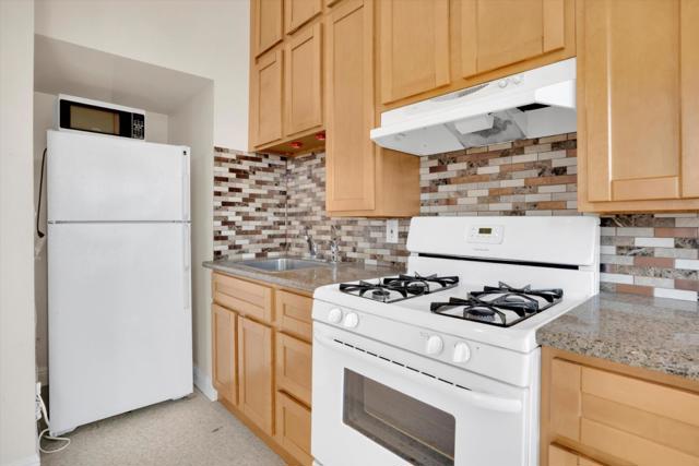 2310 Pacific Avenue, Alameda CA: https://media.crmls.org/mediaz/575297dc-0645-4195-8ef1-8fc309ab4b3b.jpg