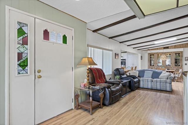 5001 W Florida Avenue, Hemet CA: https://media.crmls.org/mediaz/5752e472-9b30-43a2-9f7f-74a14bd2d4bf.jpg